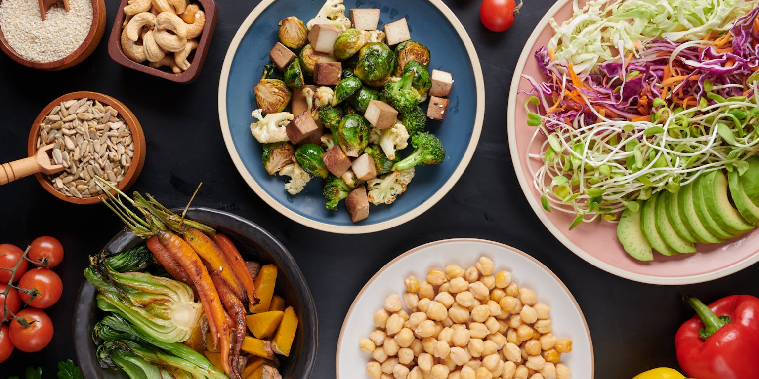 schaaltjes met groenten en peulvruchten