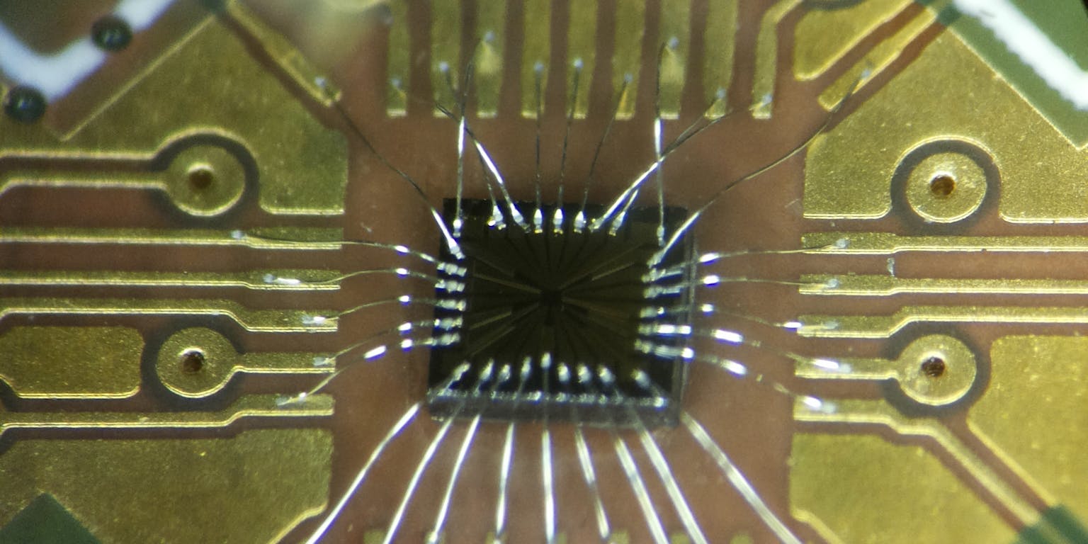 Een close-up van een chip.