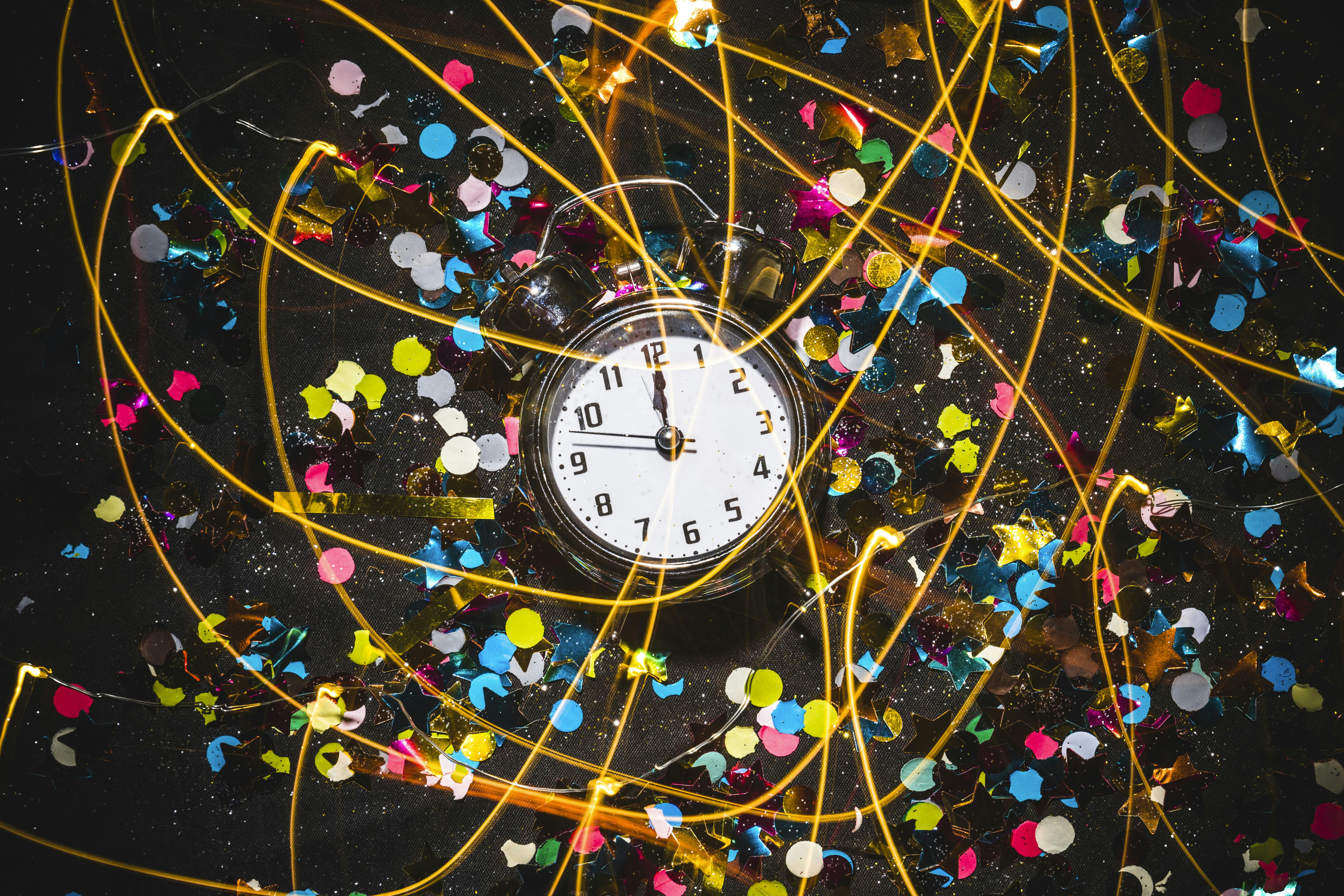 Klok met confetti