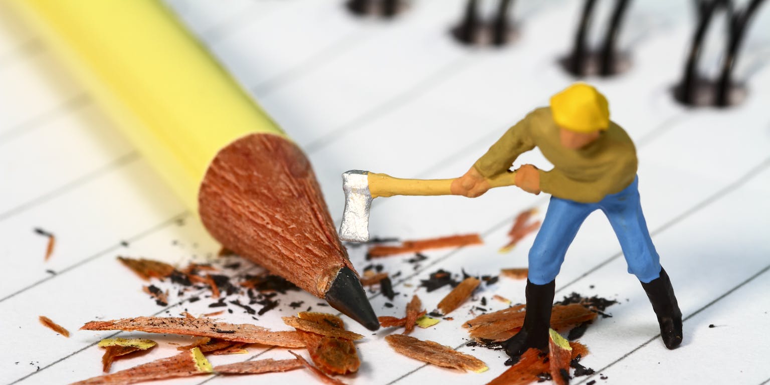 Miniatuurmannetje sloopt potlood