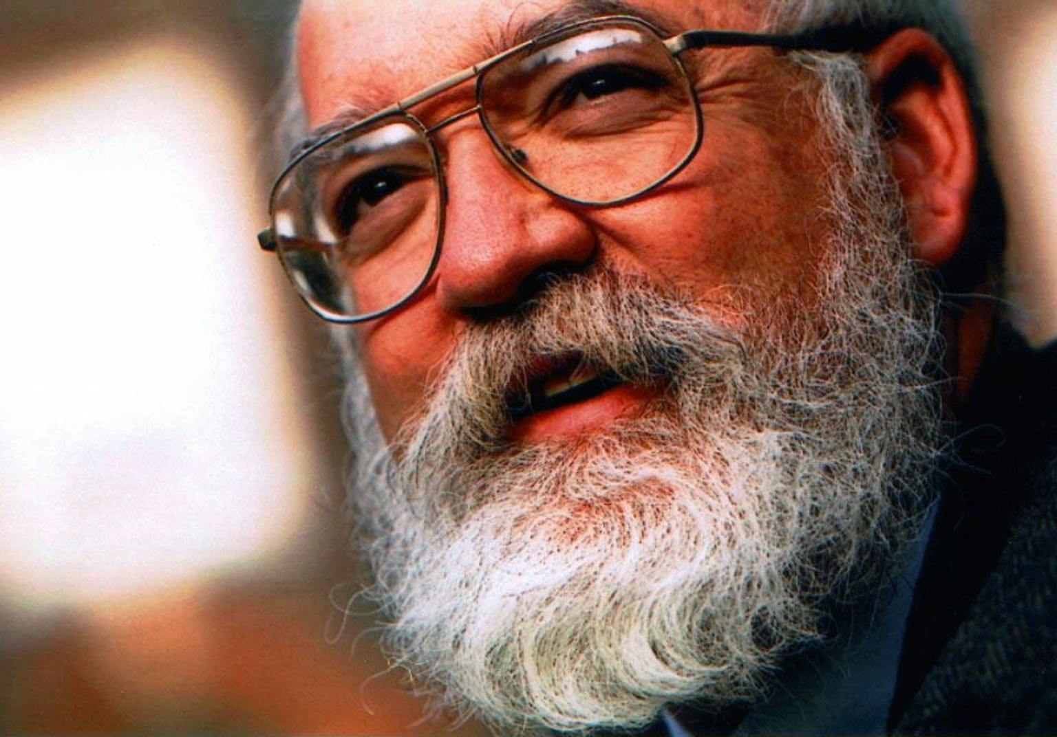 Een kleurenportret van filosoof Daniel Dennett.