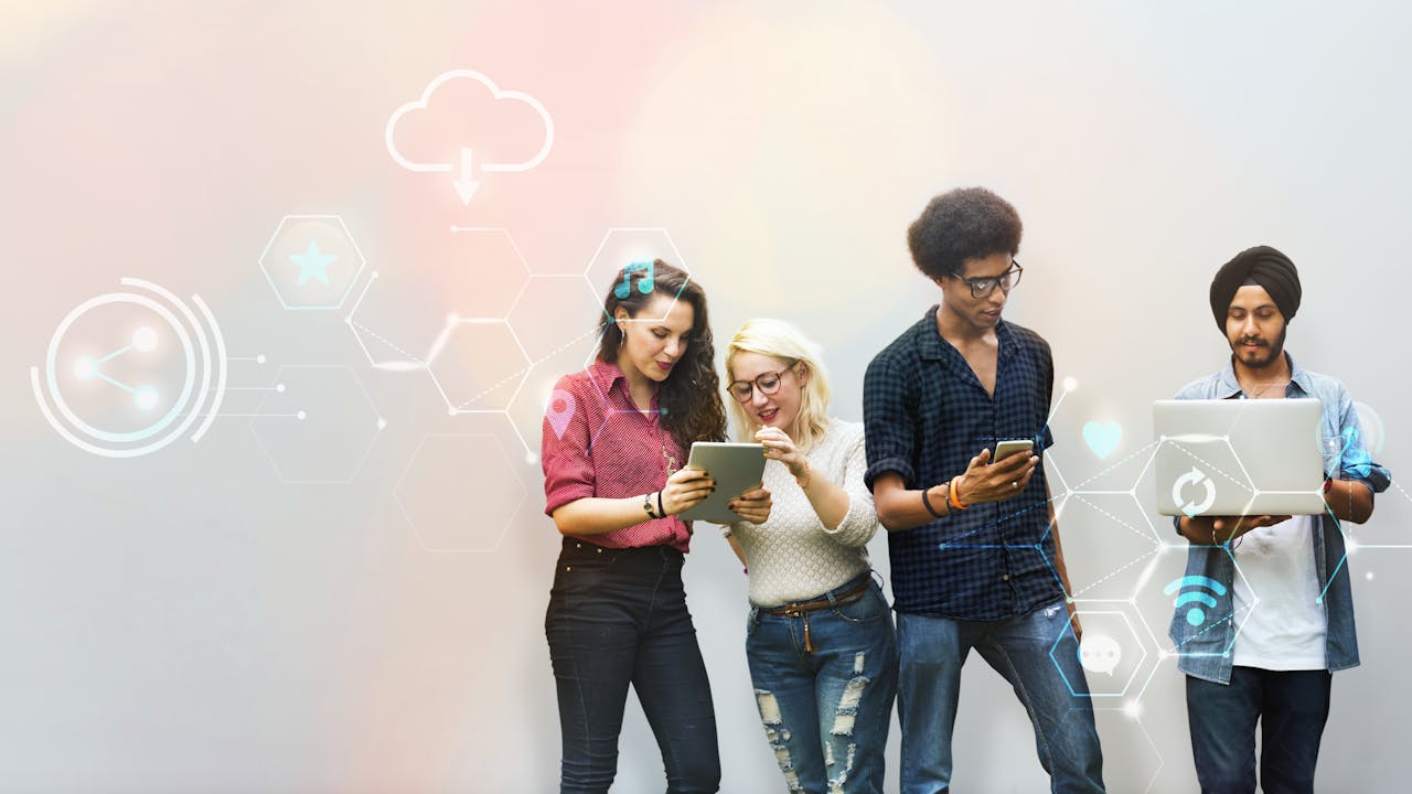 Wat nu als al die data ook iets goeds kan doen? groep vrienden met telefoons