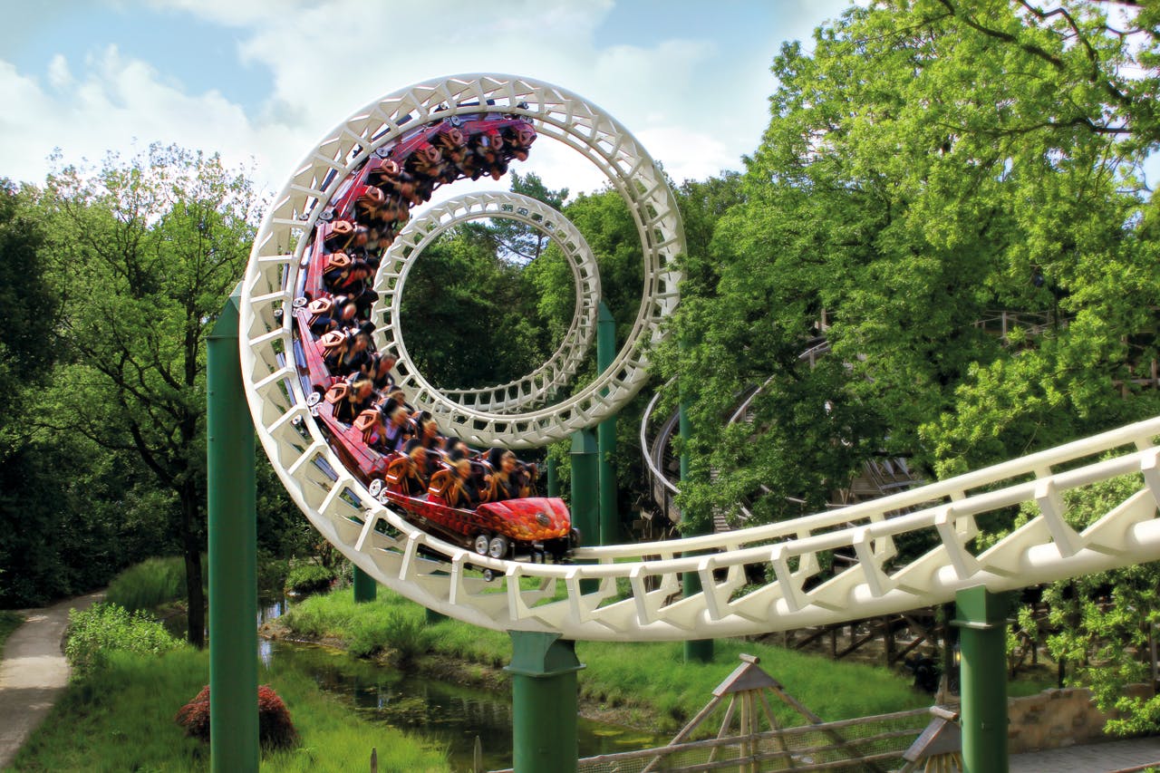 De in 2018 gerenoveerde Python, een achtbaan in attractiepark De Efteling.