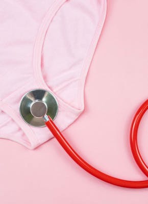 Roze onderbroek met stethoscoop