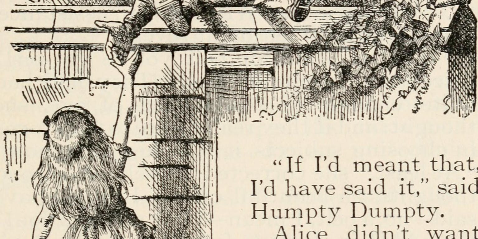 Een afbeelding uit een boek. Alice uit Alice in Wonderland staat op de grond en kijkt omhoog. Zij reikt haar hand uit naar een ei-achtig figuur die op een hoge rand zit.