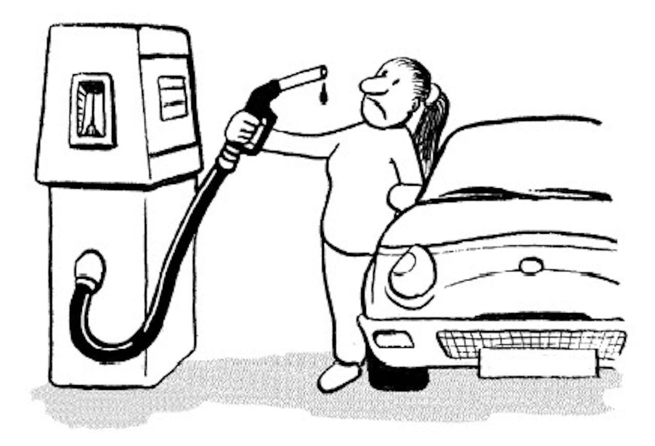 Een cartoon van een vrouw die haar auto tankt.