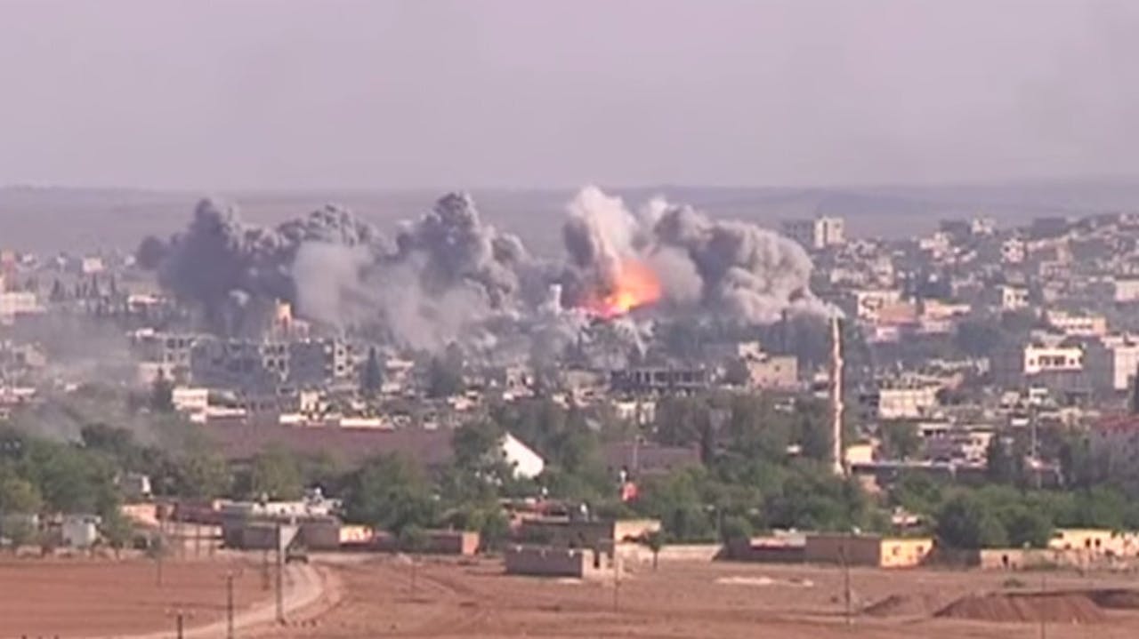 Dat militaire acties IS kunnen terugdringen bewezen de Amerikaanse bombardementen op Kobane vorig jaar. Mede hierdoor konden de Koerden de Syrische stad terugveroveren. Tegenstanders van militair ingrijpen wijzen echter op de burgerslachtoffers die de bombardementen zullen maken. De beelden daarvan kunnen IS bovendien nog populairder maken, vrezen ze.