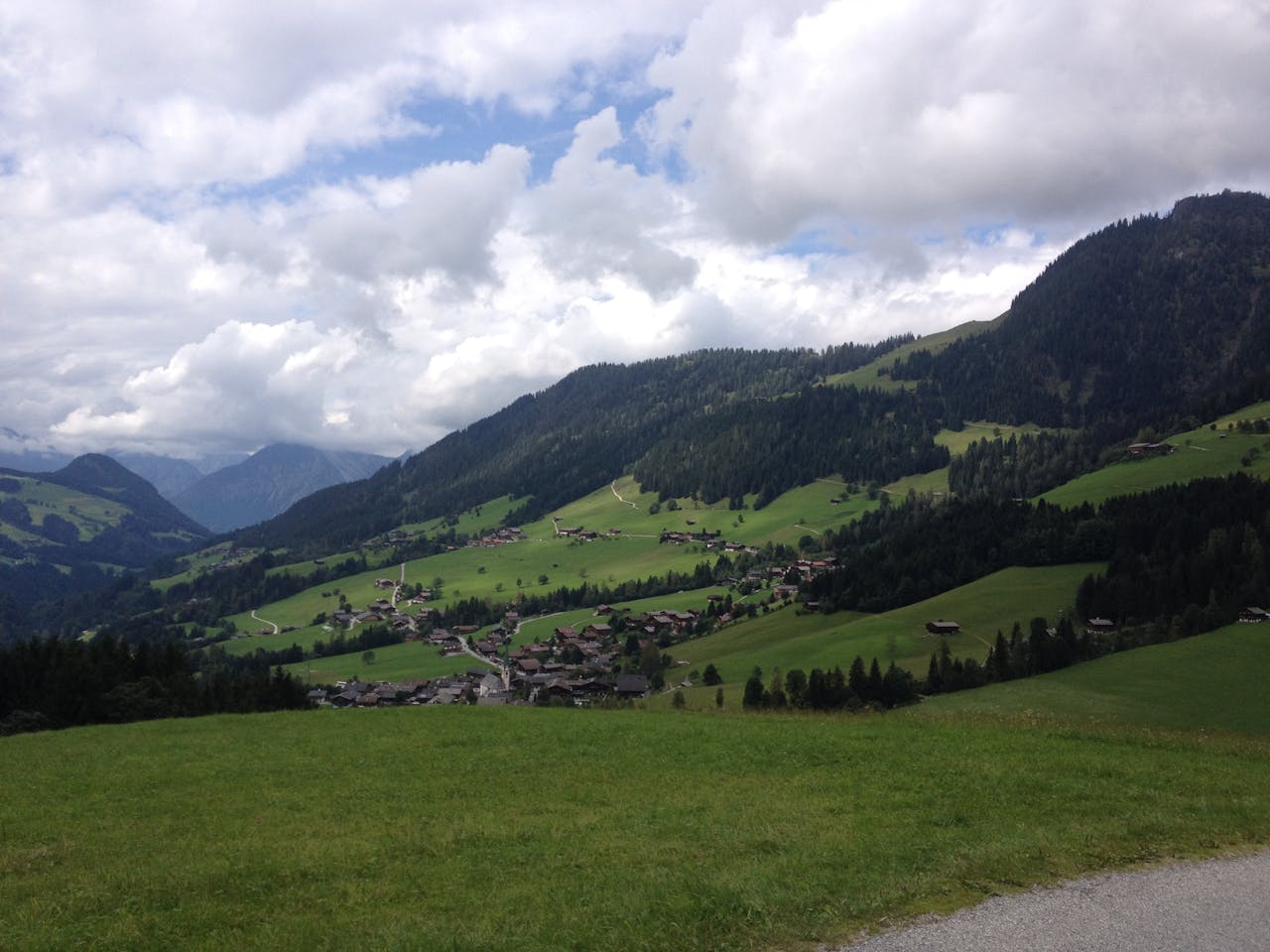 Voordat ik zal vertellen waar de zomerschool over ging, een indruk van de omgeving (een prachtig _Sound of Music_-waardig Alpenlandschap).