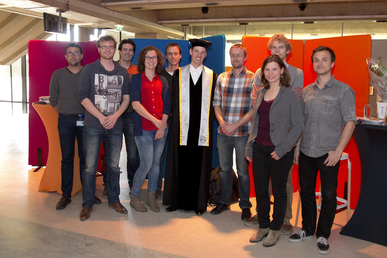 Het hele team op de foto met de kersverse professor.