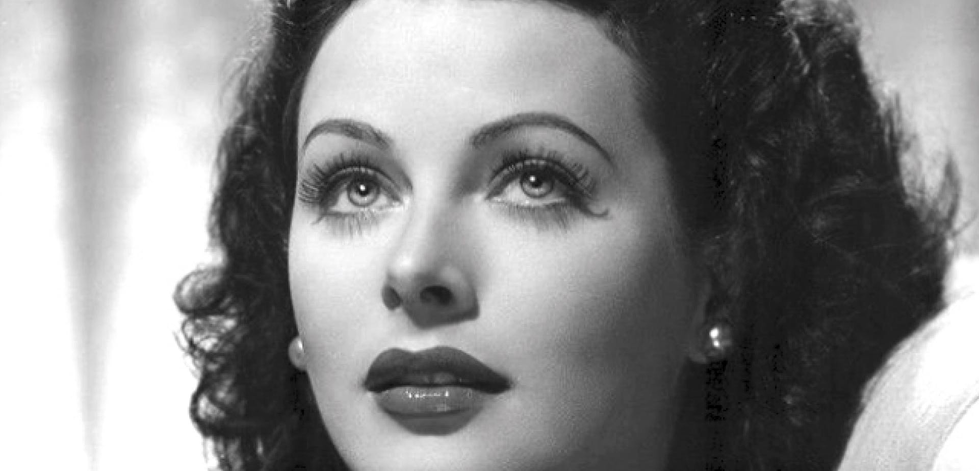 Hedy Lamarr, een Oostenrijkse Hollywood-actrice en uitvindster uit het midden van de 20e eeuw. Ze werkte in de jaren 40 aan een torpedo-geleidingssysteem.