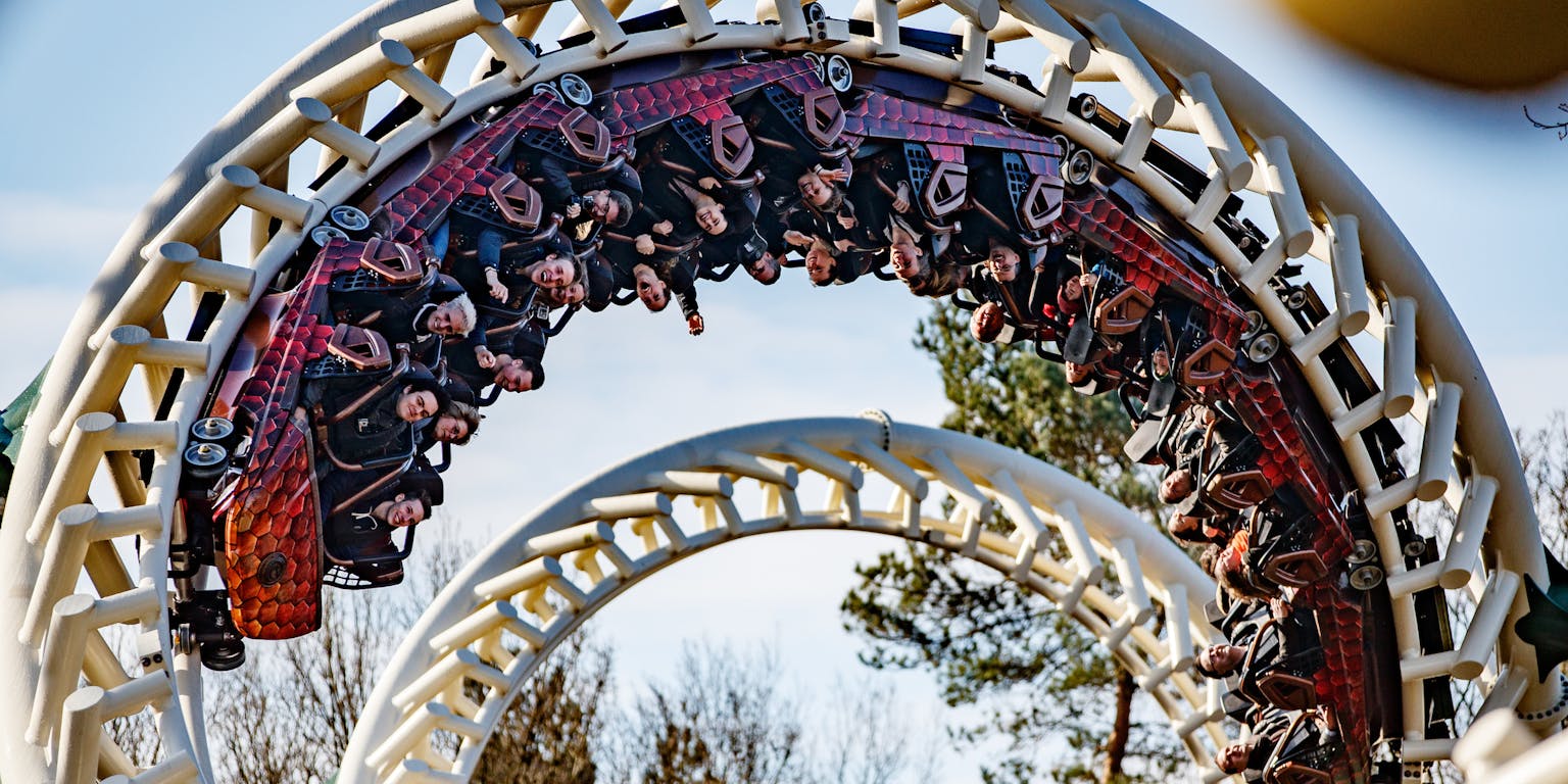 Een looping van de in 2018 gerenoveerde Python, een achtbaan in attractiepark de Efteling.