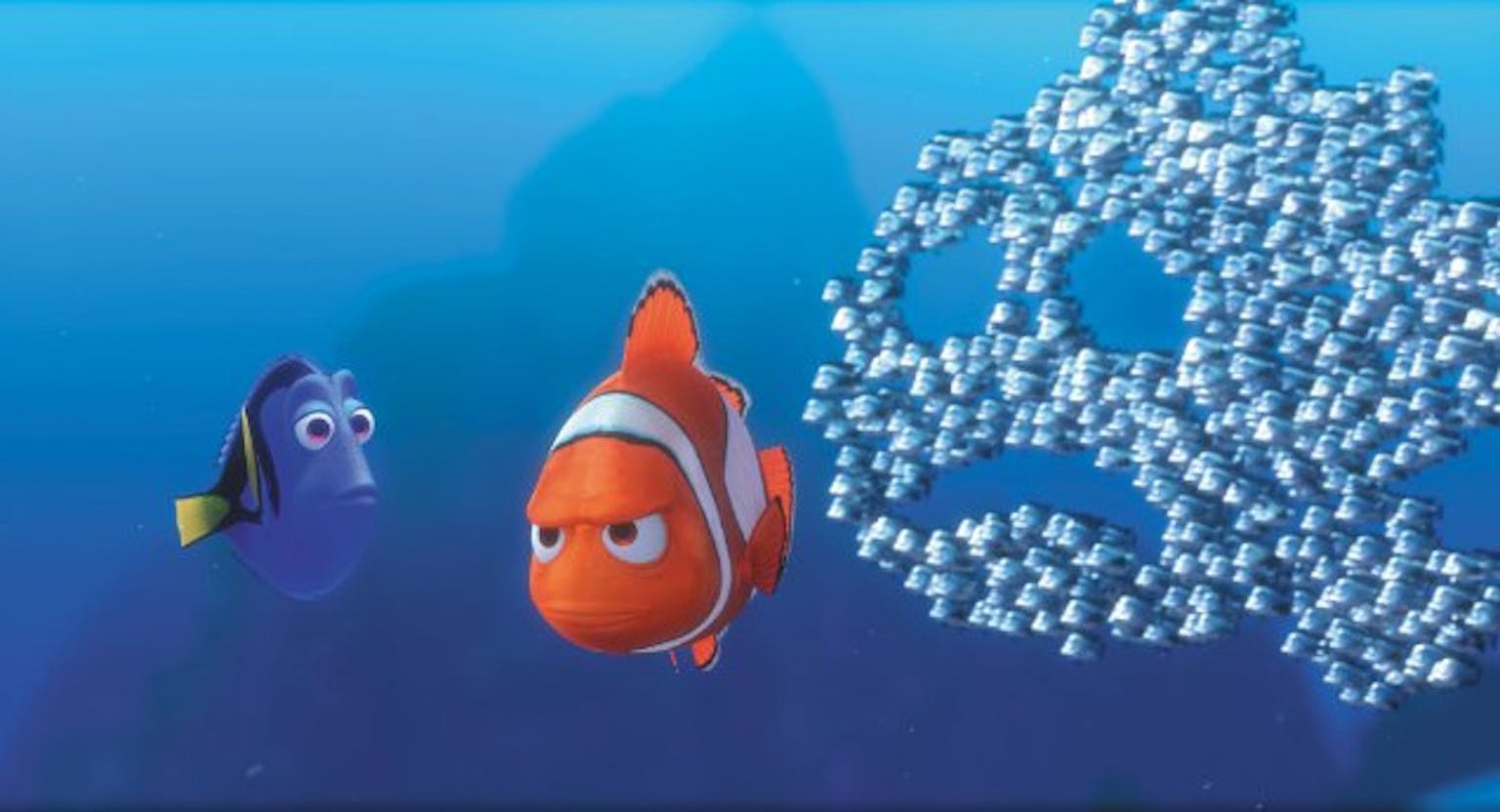 Nemo en Dory en een schaduw aan vissen op een blauwe achtergrond.