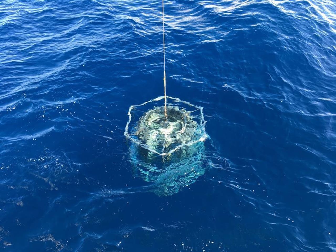 Een onderzoeksinstrument – CTD genaamd – dat gegevens verzameld die oceaancomponist Stef Veldhuis koppelt aan verschillende geluiden.