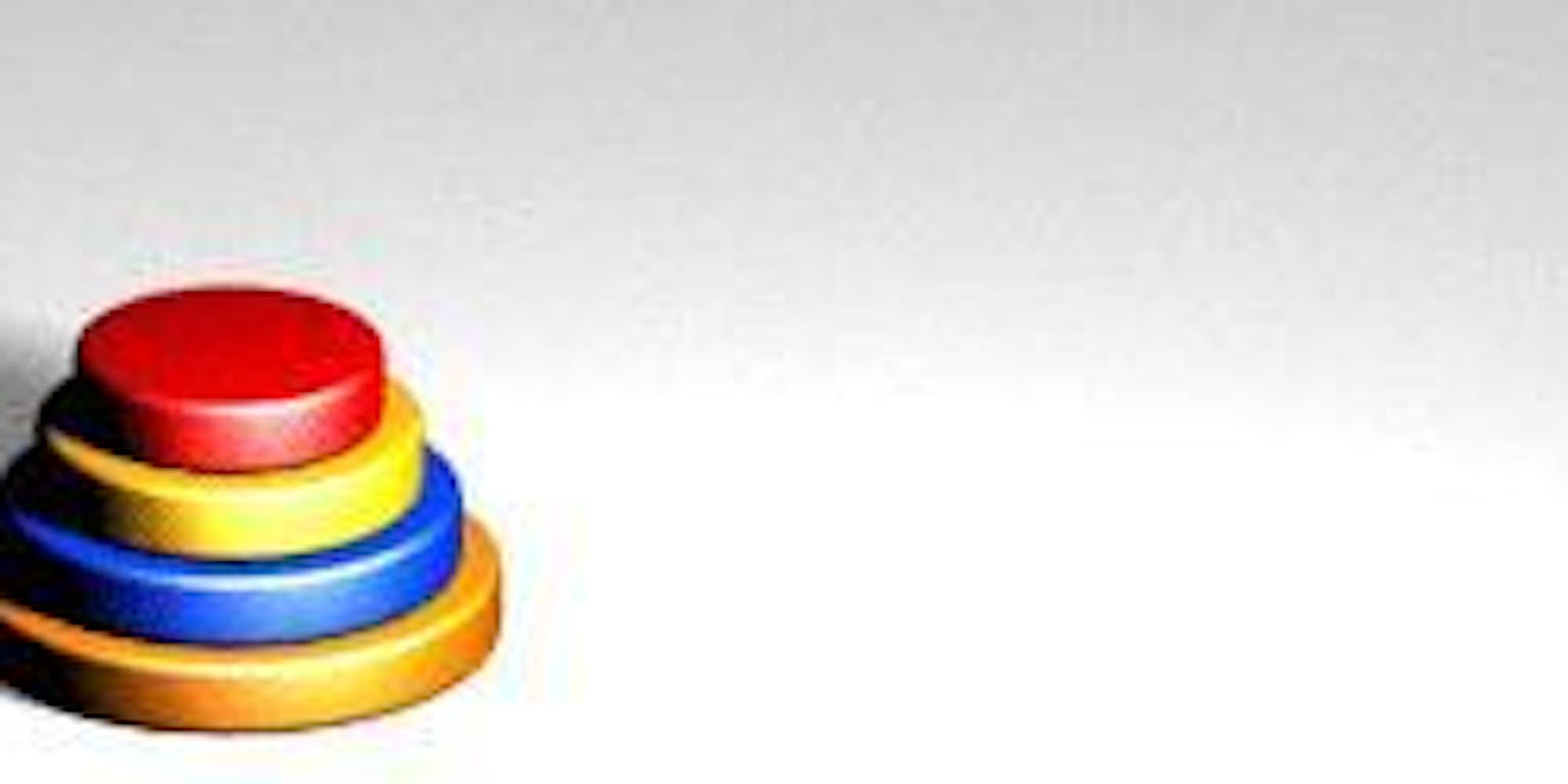 Vier kleurrijke schijven op elkaar gestapeld op een witte achtergrond.