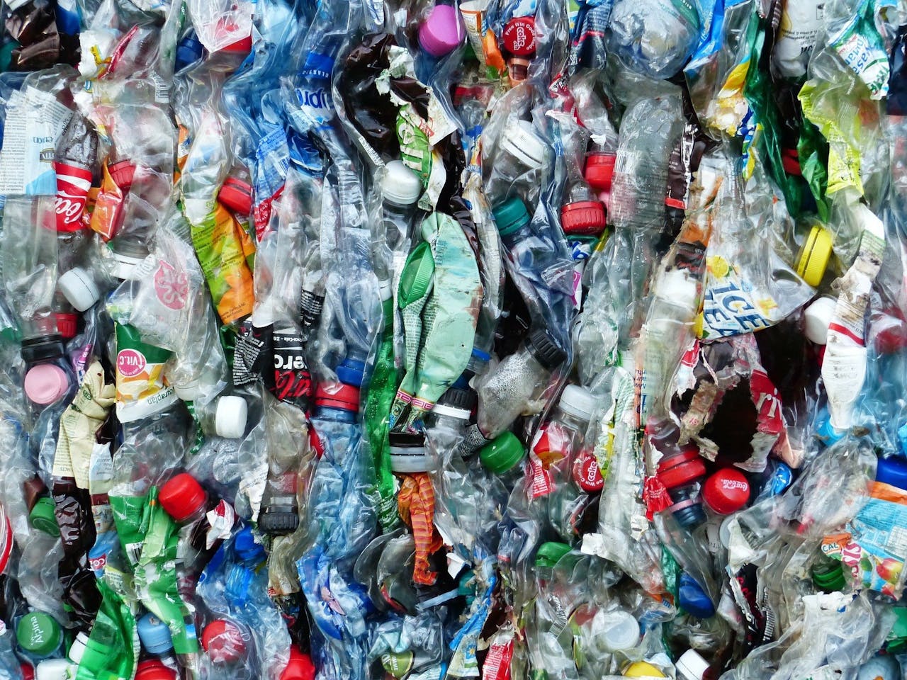 Een ‘plastictariër’ is iemand die niets eet en drinkt dat uit een plastic verpakking komt.