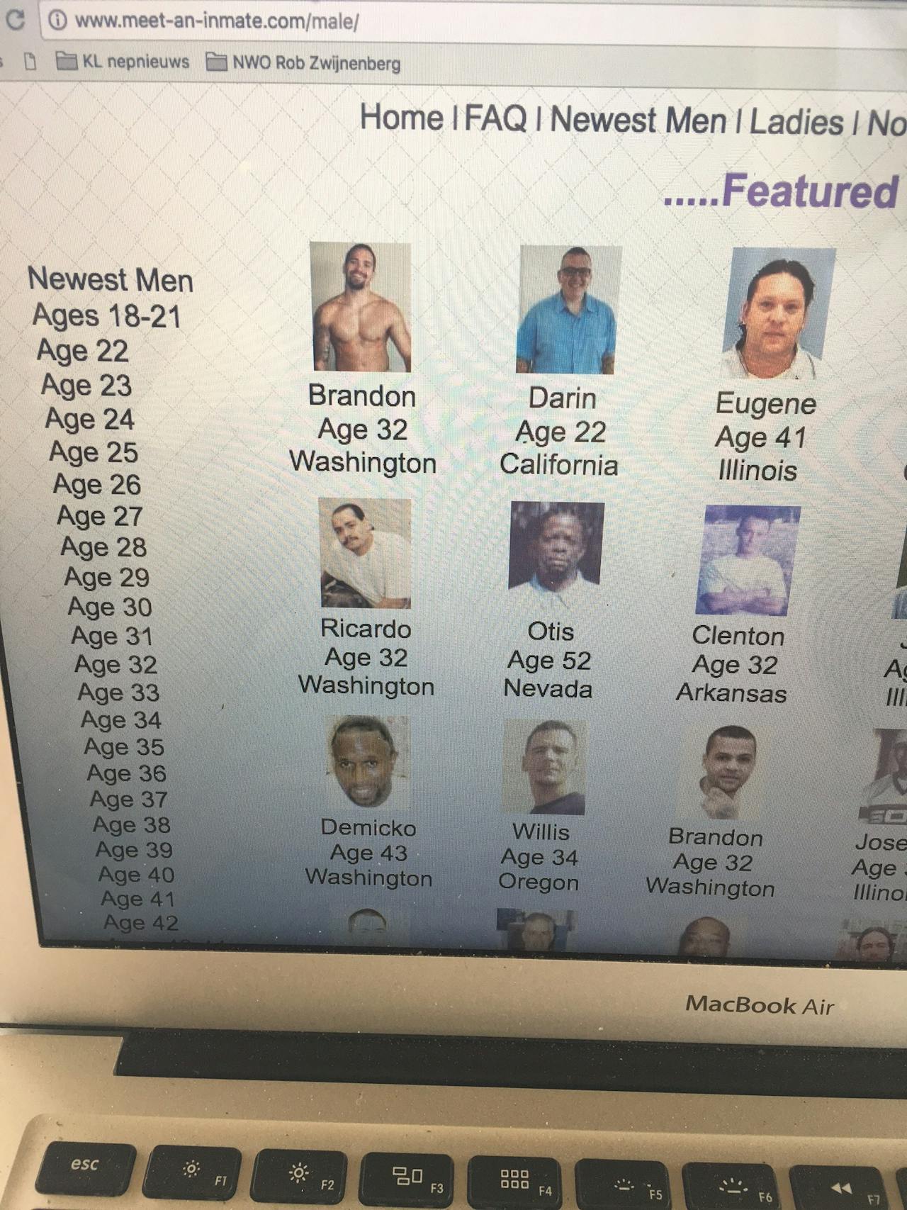 Een laptopscherm met een lijst met criminele mannen erop.