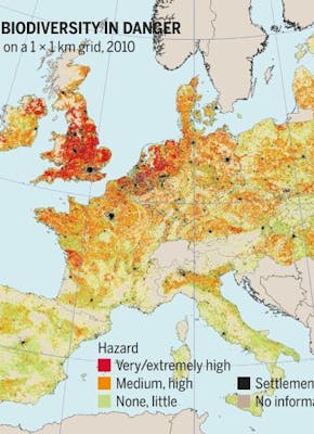 Een kaart van Europa waarop is aangegeven waar de bio diversiteit in gevaar is.