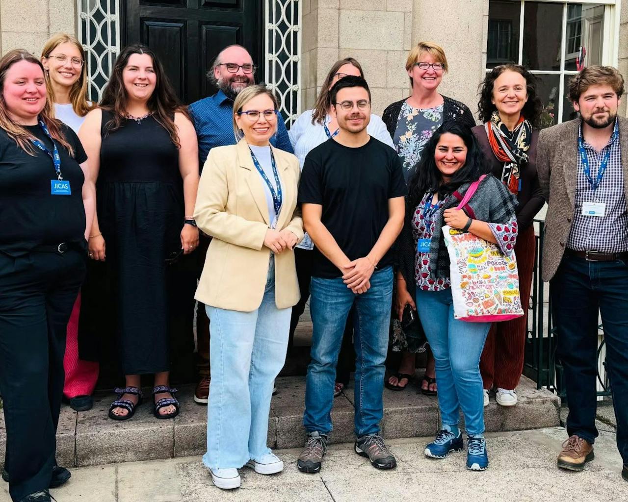Ik samen met mijn collega's op een internationale conferentie van kleine eilandenstudies op Jersey Island. Thais Franken met collega's op een conferentie voor Eilandstudies op Jersey Island
