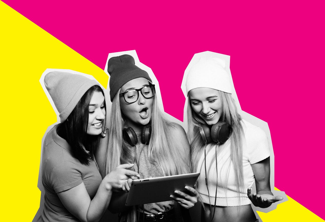 Moderatoren brengen mensen dichterbij elkaar. Drie jonge vrouwen met een tablet in een kleurrijke omgeving