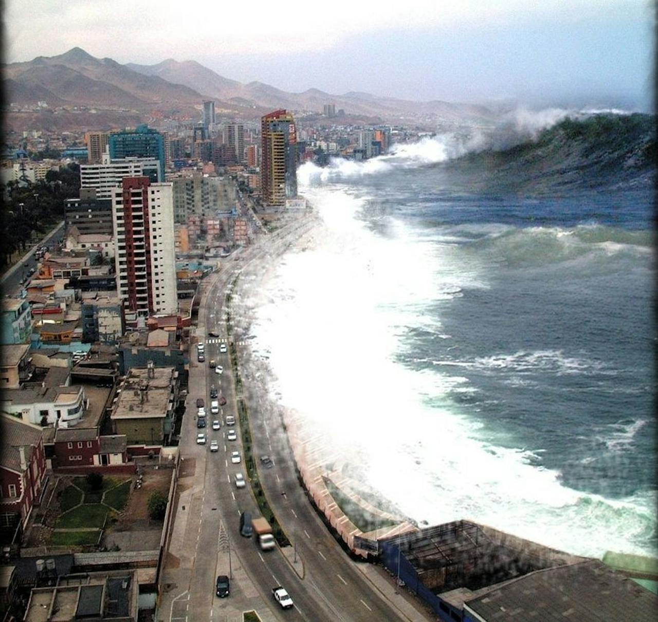 Een groep mensen rent weg voor een Tsunami.